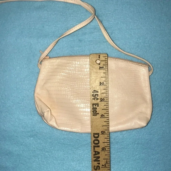 𝅺Cross body vintage handbag🎉Host Pick🎉 - Picture 4 of 7